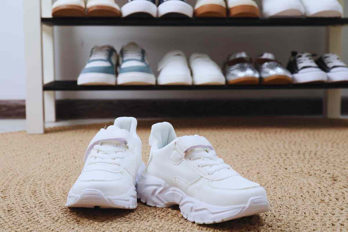 metodi per pulire le scarpe bianche