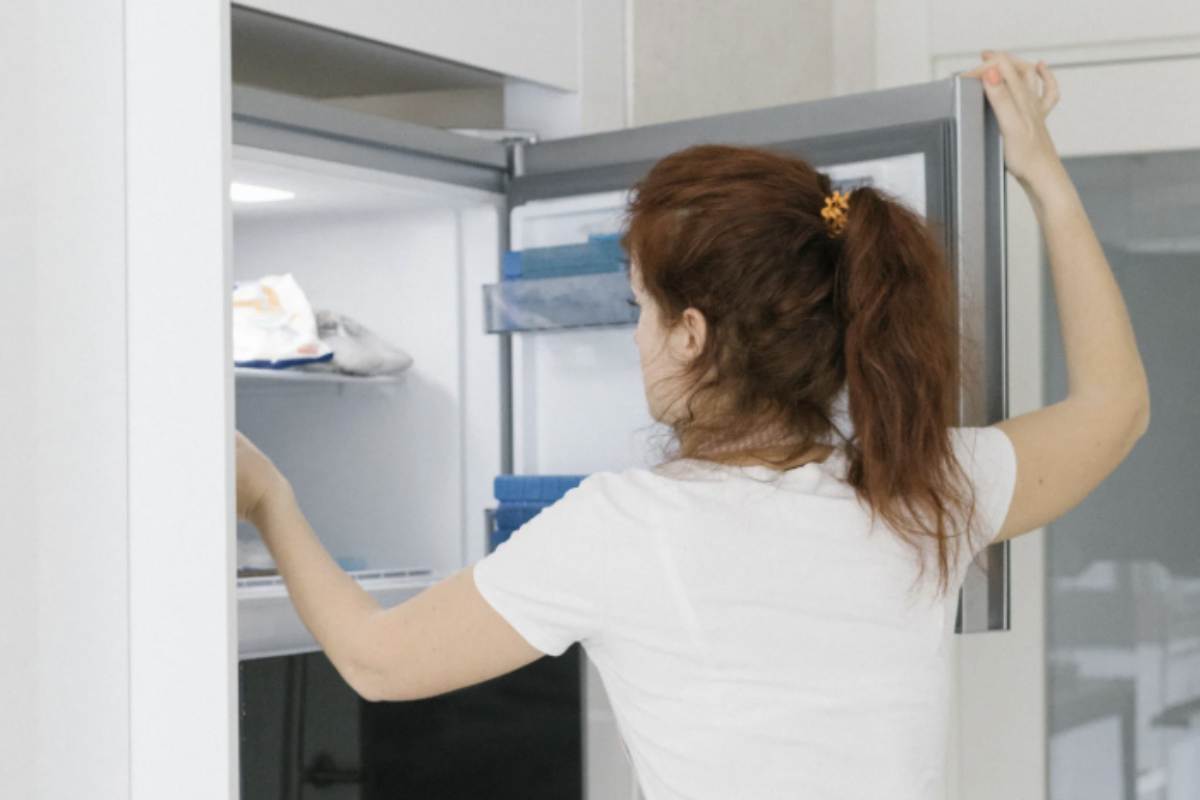 Eppure, un piccolo foro situato sul fondo o sulla parete posteriore dell’elettrodomestico rappresenta un elemento cruciale per il suo corretto funzionamento.