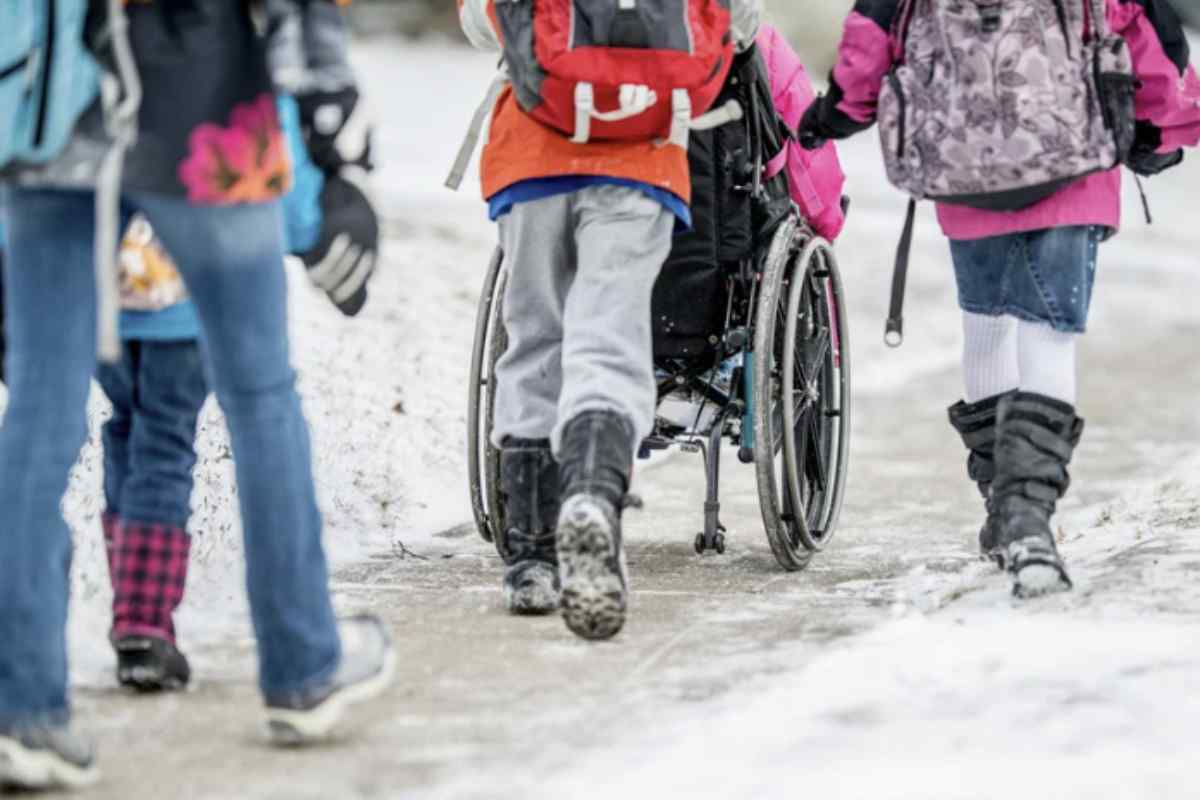 Per affrontare efficacemente la complessità di casi come quello dello studente autistico con DEI, è indispensabile un intervento